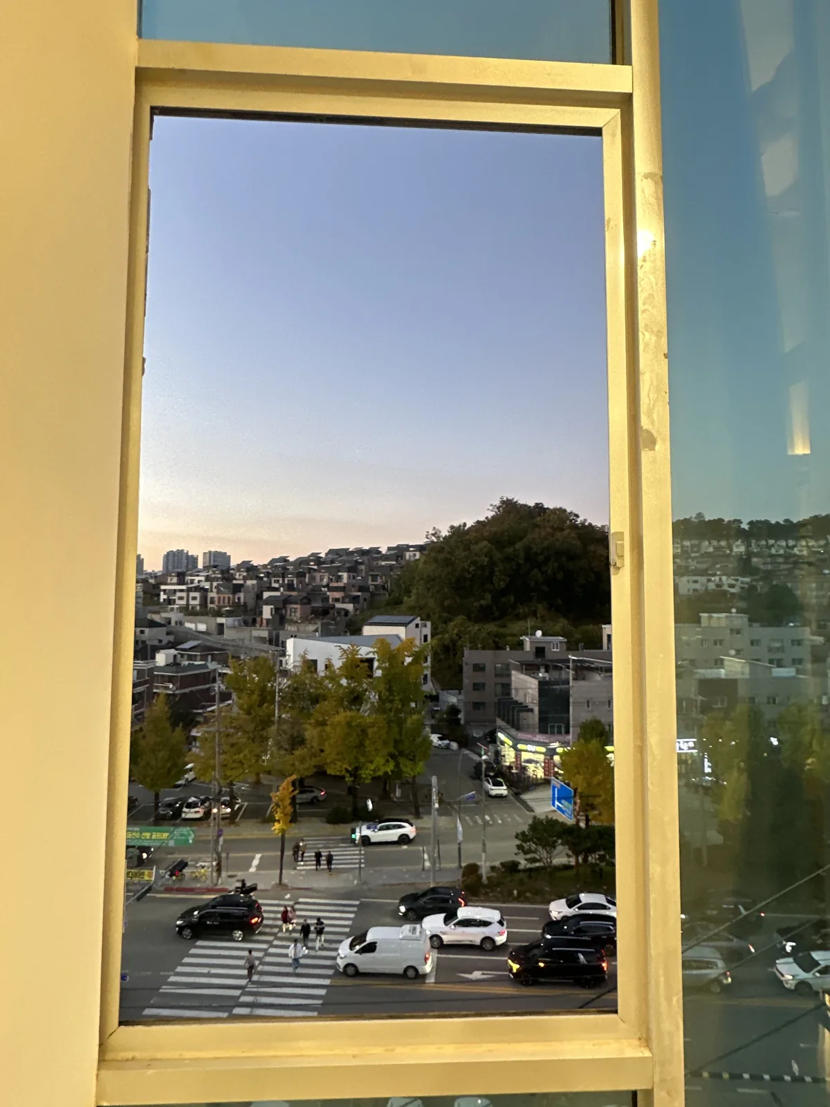 떨어져있는 창문 수리 빌딩 창문 이전